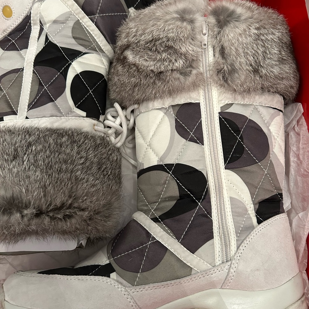 Winter boots with faux fur quilted and leather rubber sole